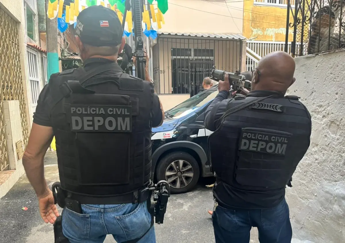 Grupo é investigado por atrair homens por app de relacionamento para praticar extorsões