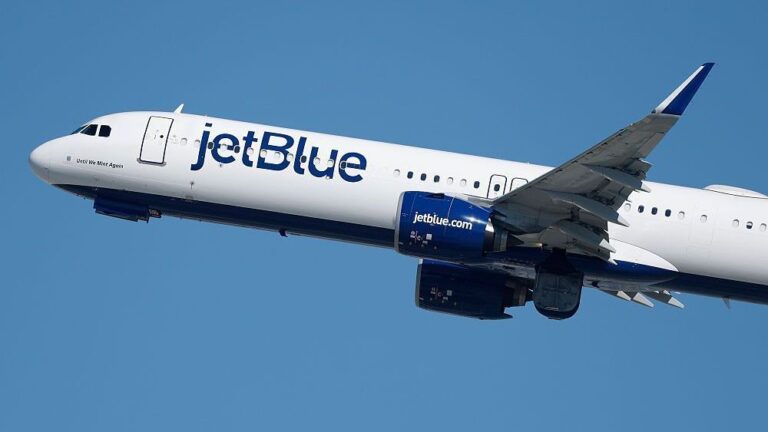 Avião bate em drone ao se aproximar de aeroporto em Nova York