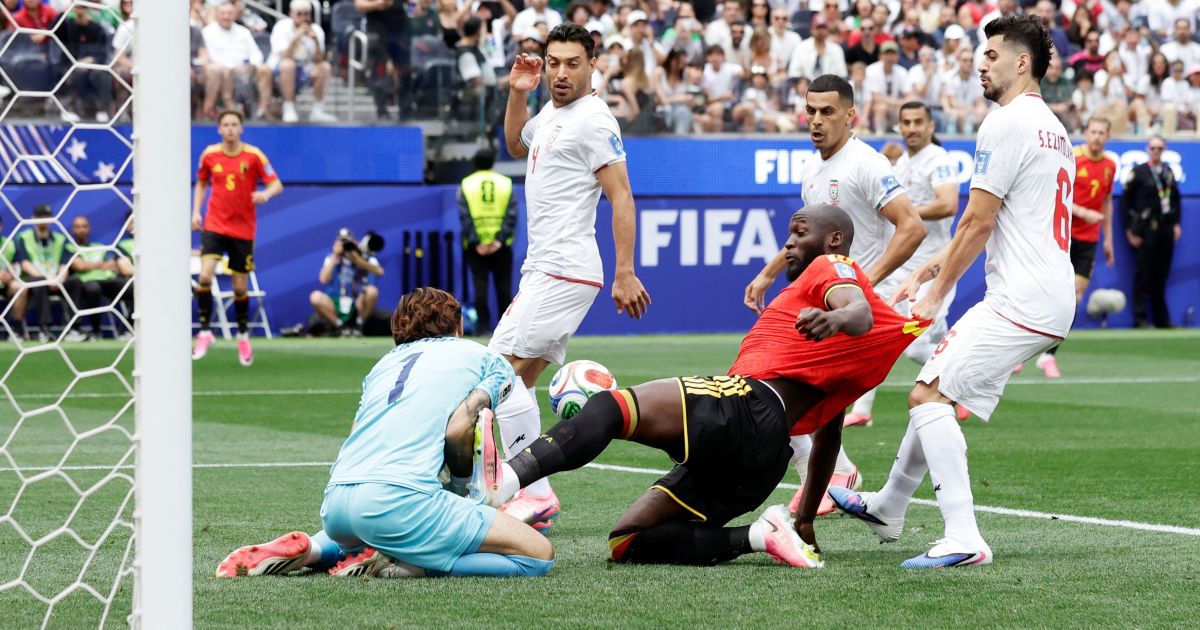 Bélgica tropeça e só empata com Irã, que segue sem perder na Copa Bélgica tropeça e só empata com Irã, que segue sem perder na Copa
