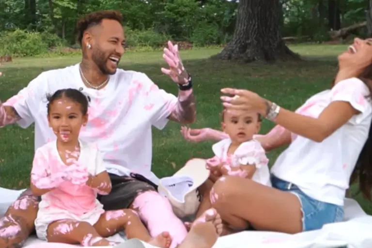 Neymar Jr. diverte a web ao anunciar que será pai de mais uma menina