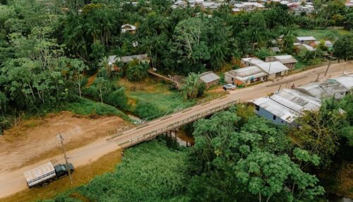 Bittar assina ordem de serviço de ponte e vistoria casas populares em Feijó