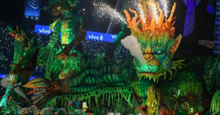Caprichoso e Garantido exaltam ancestralidade e diversidade na 2ª noite