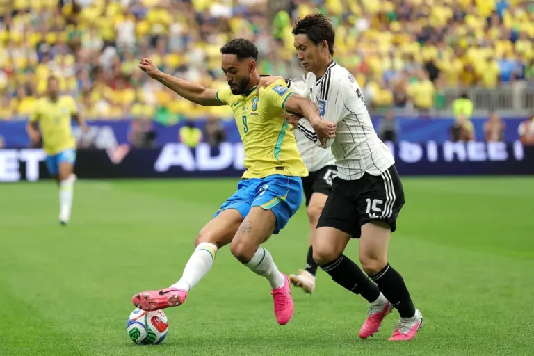 Japão sai na frente após falha da defesa e marca primeiro gol