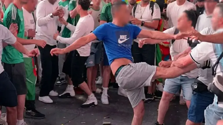 Torcedores de Argentina e Argélia brigam na Times Square antes de estreia na Copa