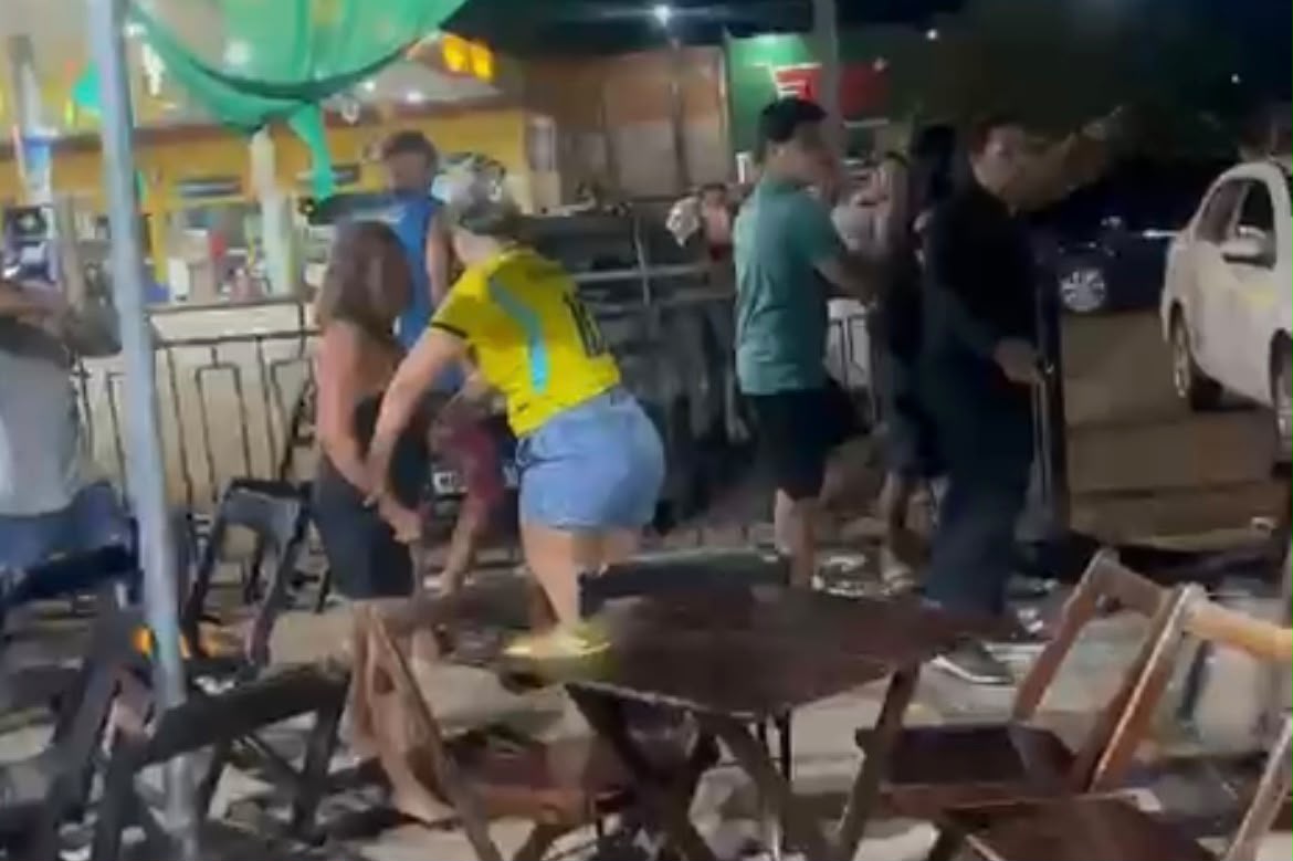Homem é esfaqueado durante briga em conveniência no Acre Homem é esfaqueado durante briga em conveniência no Acre