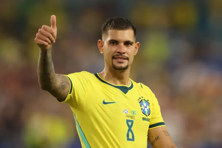 Bruno Guimarães assume liderança de assistências na Copa do Mundo