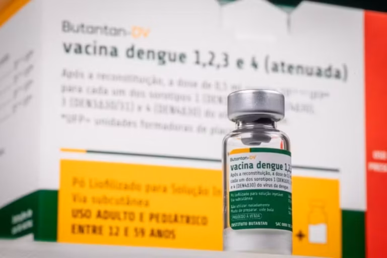 Acre suspende vacina contra dengue após orientação do Ministério da Saúde