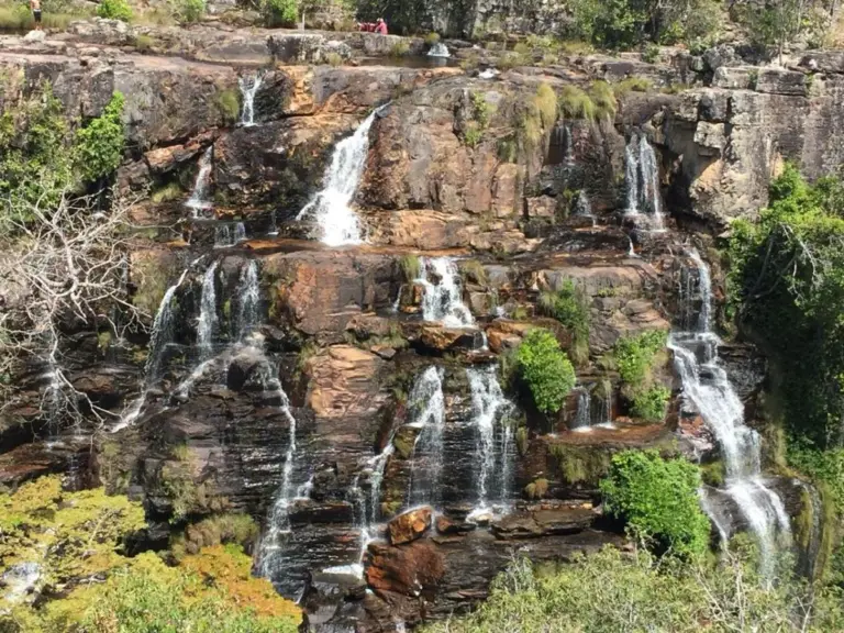 Jovem morre após ficar 20 minutos submerso em cachoeira