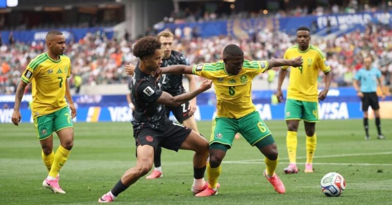 Canadá vence África do Sul nos acréscimos e vai às oitavas da Copa do Mundo