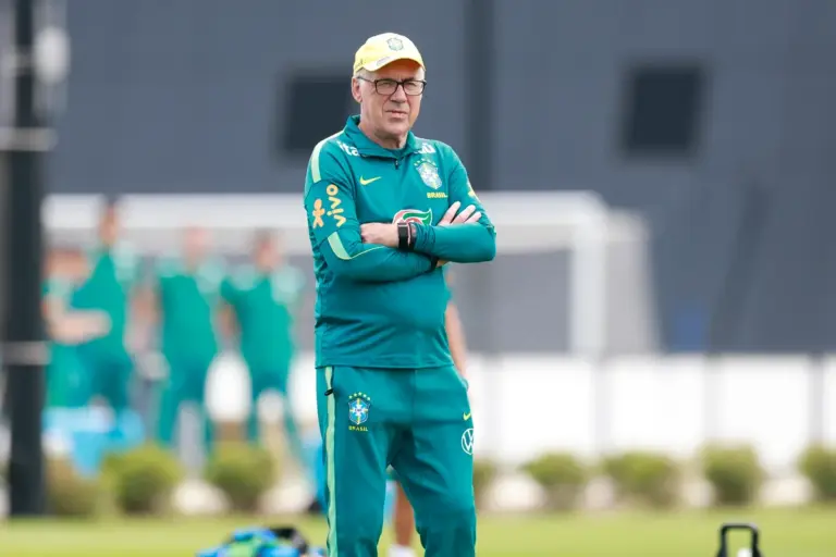 Brasil faz último treino completo antes de viagem para decisão contra o Japão