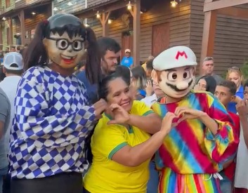 Carreta Furacão e robô gigante animam pré-candidatura de Fábio Rueda Carreta Furacão e robô gigante animam pré-candidatura de Fábio Rueda