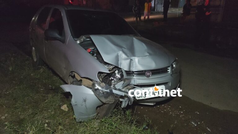 Motorista derruba poste e abandona carro após acidente em Rio Branco Motorista derruba poste e abandona carro após acidente em Rio Branco