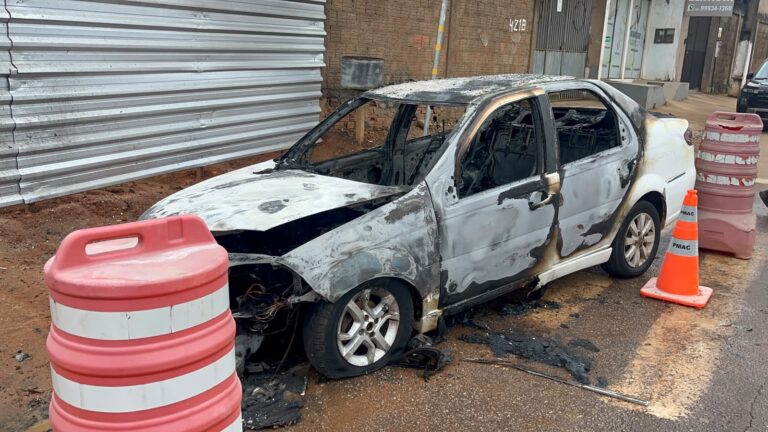Pane elétrica teria causado incêndio de veículo em frente à escola militar