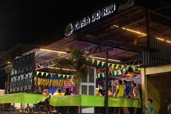 Casa do Rio reúne torcida para estreia do Brasil na Copa; Veja fotos