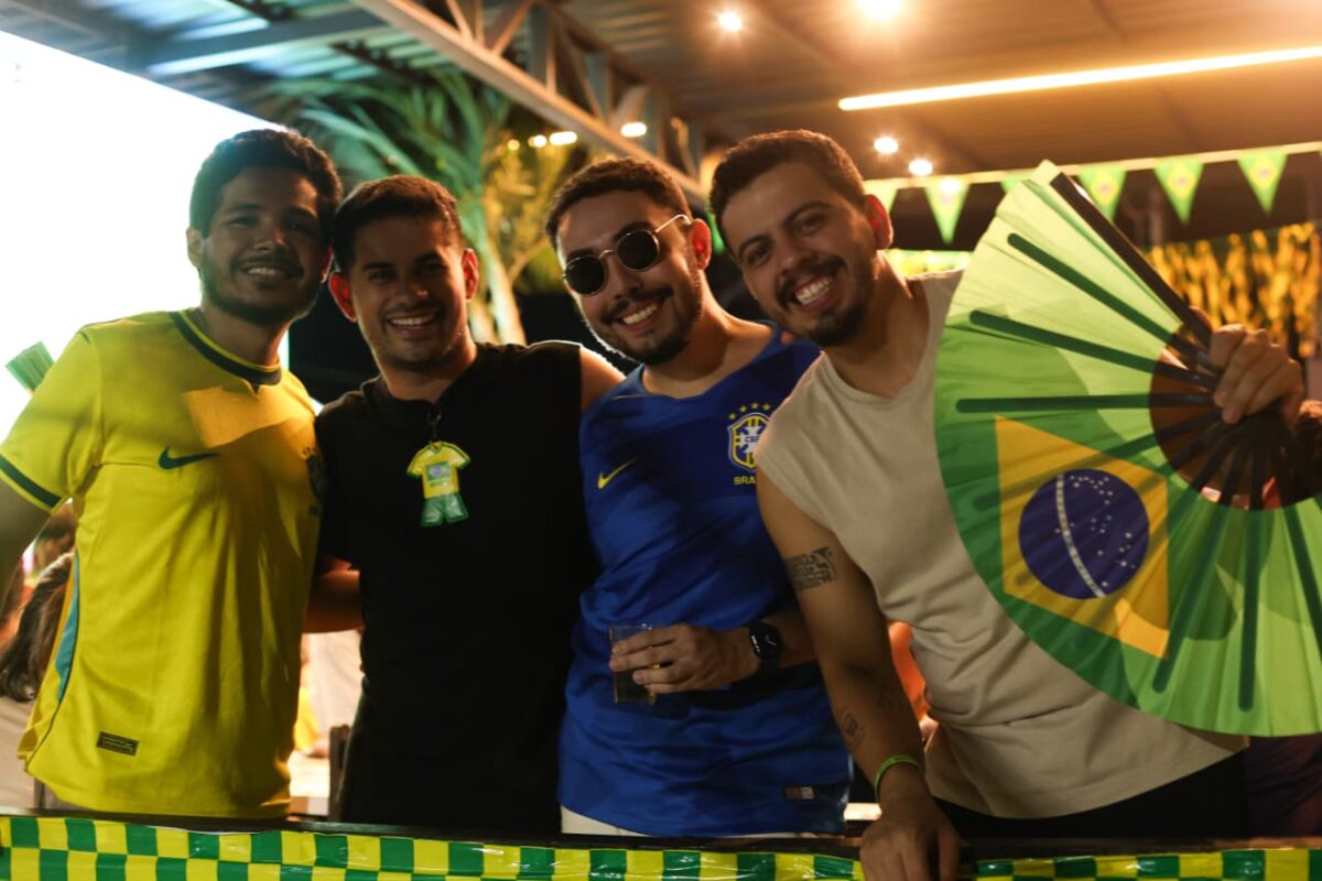 Casa do Rio reúne torcida para estreia do Brasil na Copa; Veja fotos