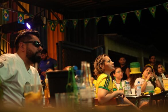 Casa do Rio reúne torcida para estreia do Brasil na Copa; Veja fotos