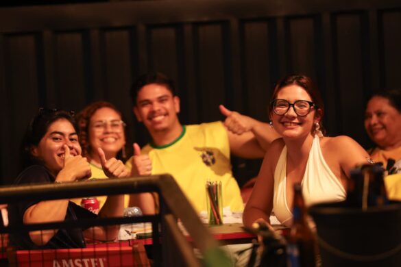 Casa do Rio reúne torcida para estreia do Brasil na Copa; Veja fotos