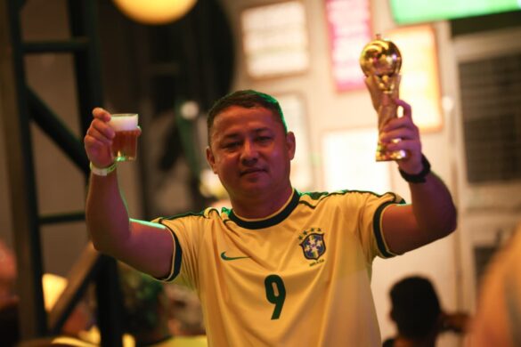 Casa do Rio reúne torcida para estreia do Brasil na Copa; Veja fotos