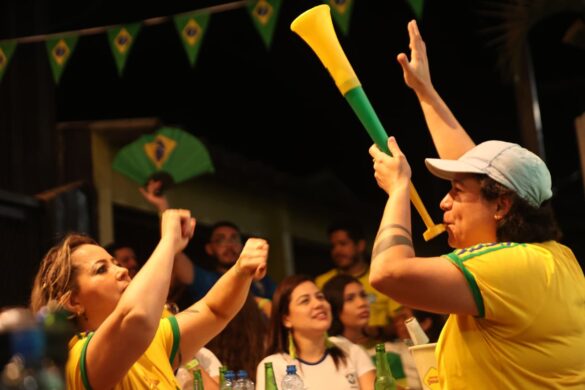 Casa do Rio reúne torcida para estreia do Brasil na Copa; Veja fotos