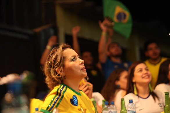 Casa do Rio reúne torcida para estreia do Brasil na Copa; Veja fotos