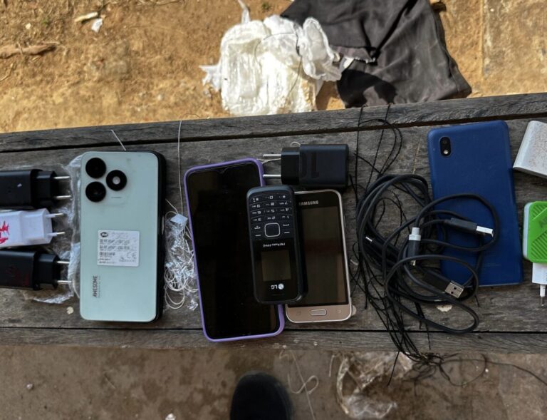 Nova portaria define o que fazer com celulares pegos em presídios Iapen muda regras para celulares apreendidos em presídios