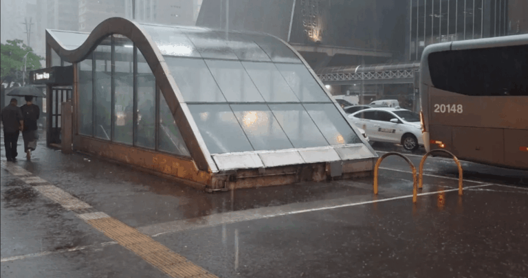 Chuva provoca alagamentos em São Paulo e alerta vermelho na ZL
