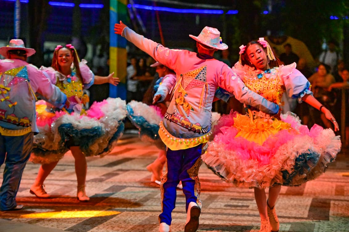 Com praça cheia, 18º Circuito Junino estreia em Rio Branco; fotos