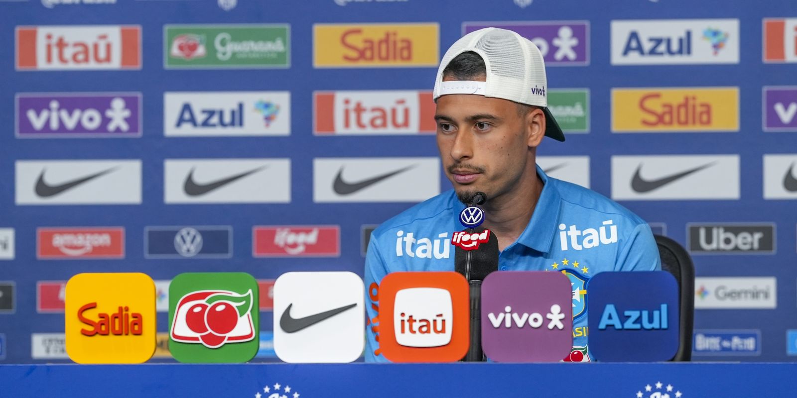 Martinelli admite substituir Raphinha e vê Neymar "querendo muito" Martinelli admite substituir Raphinha e vê Neymar "querendo muito"