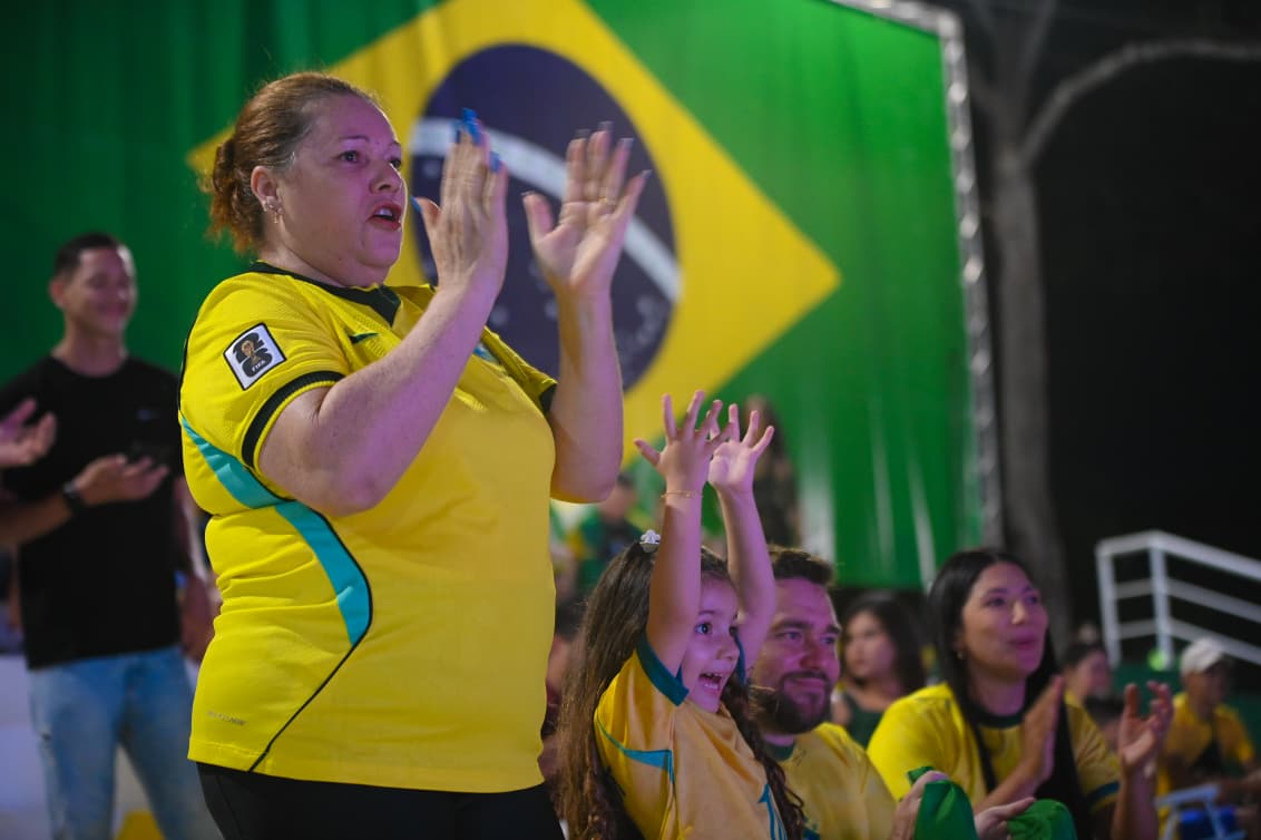 Rio-branquenses se reúnem na Concha para acompanhar jogo do Brasil Rio-branquenses se reúnem na Concha para acompanhar jogo do Brasil
