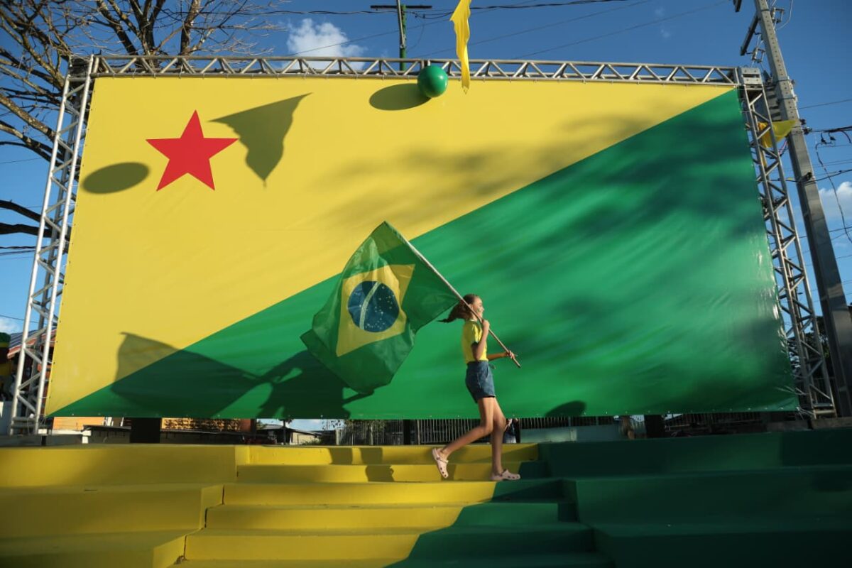 Verde e amarelo: rio-branquenses entram no clima de Copa; FOTOS