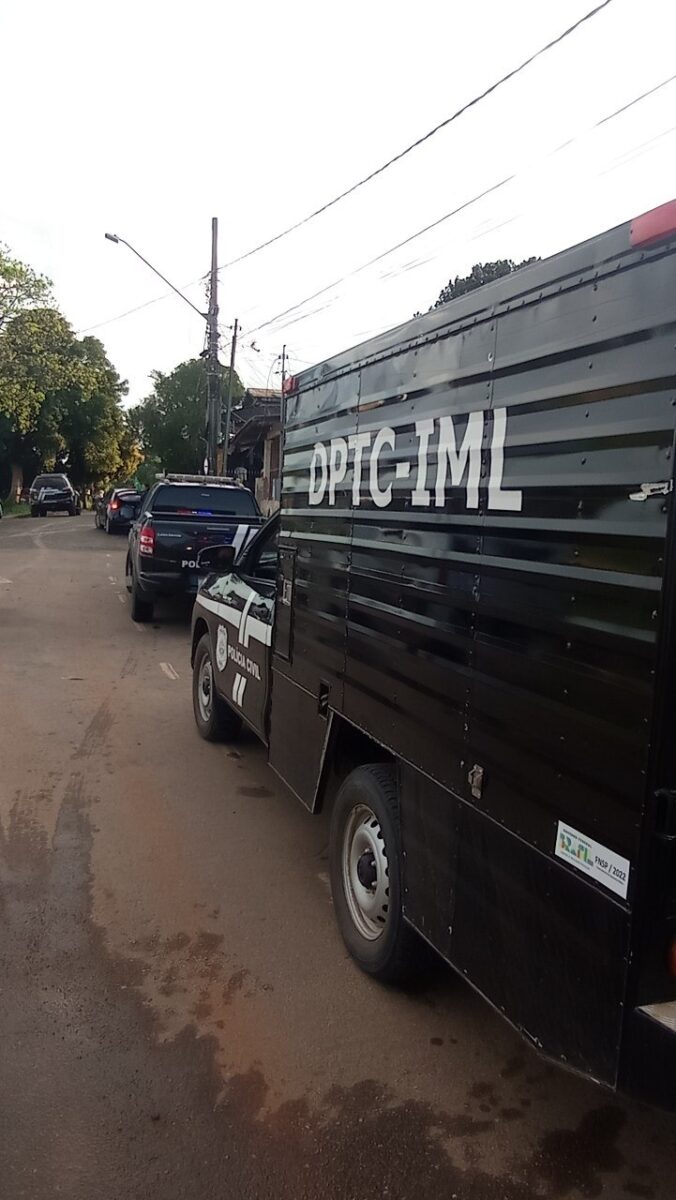 Urgente: bombeiros resgatam corpo encontrado boiando no Rio Acre Urgente: bombeiros resgatam corpo encontrado boiando no Rio Acre