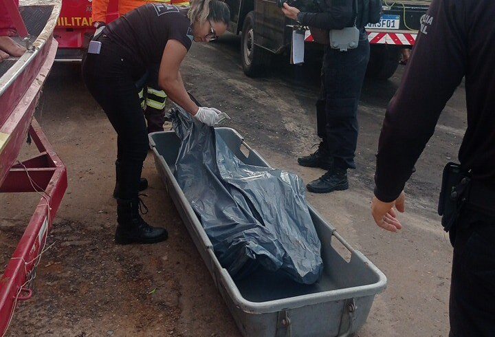 Urgente: bombeiros resgatam corpo encontrado boiando no Rio Acre