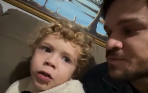Menino loiro diz que parece com Vini Jr. e vídeo diverte a internet