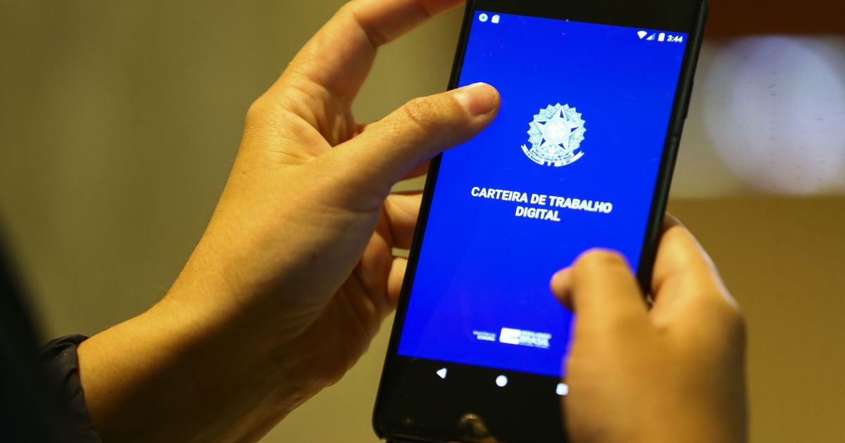 37,1 milhões de brasileiros trabalham mais de 41 horas por semana 37,1 milhões de brasileiros trabalham mais de 41 horas por semana