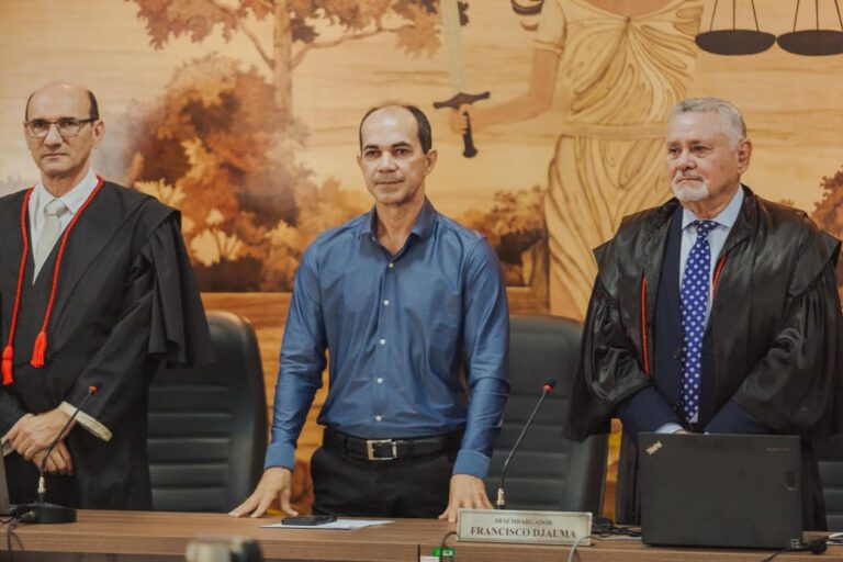 Zequinha destaca aproximação da Justiça em sessão no Juruá Zequinha destaca aproximação da Justiça em sessão no Juruá