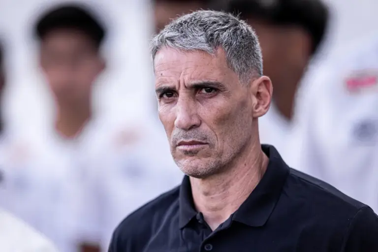 Racing acerta a contratação do técnico  Vojvoda, ex-Santos e Fortaleza