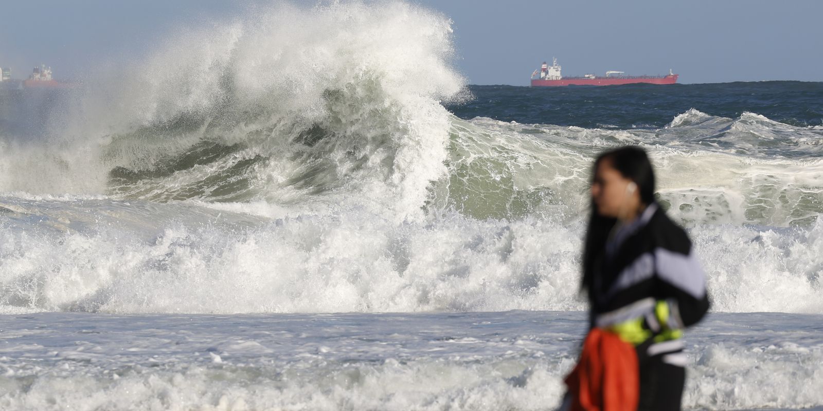 Rio entra em alerta para ressaca e ondas de até 2,5 metros Rio entra em alerta para ressaca e ondas de até 2,5 metros