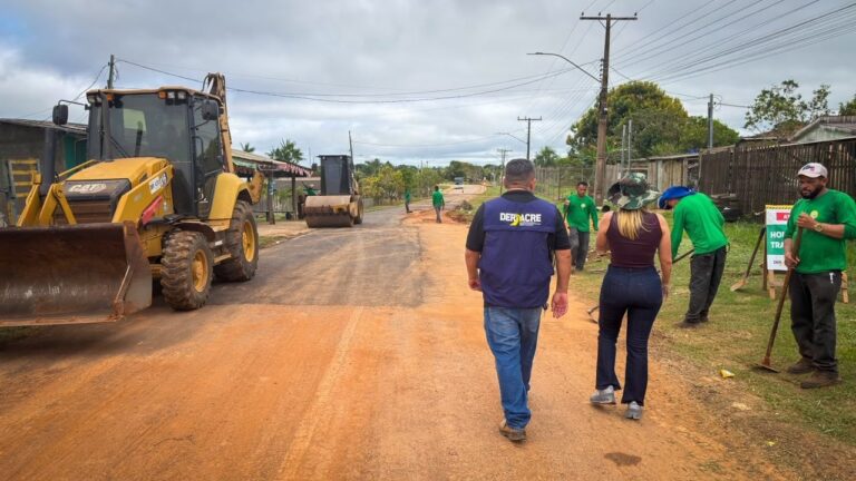 Deracre realiza asfaltamento e manutenção da Estrada Mário Lobão em Sena Deracre realiza asfaltamento e manutenção da Estrada Mário Lobão em Sena