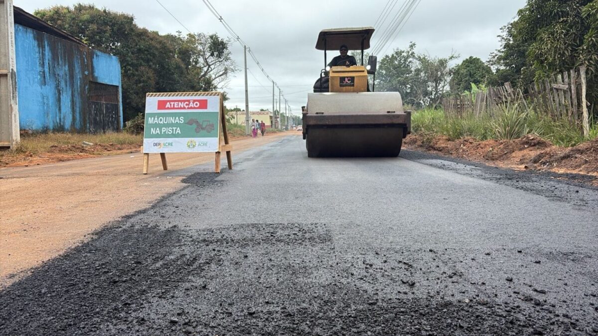 Em Rio Branco, Deracre avança com asfaltamento do Ramal Belo Jardim