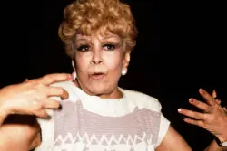 Dercy Gonçalves era conservadora e recatada, revela biografia