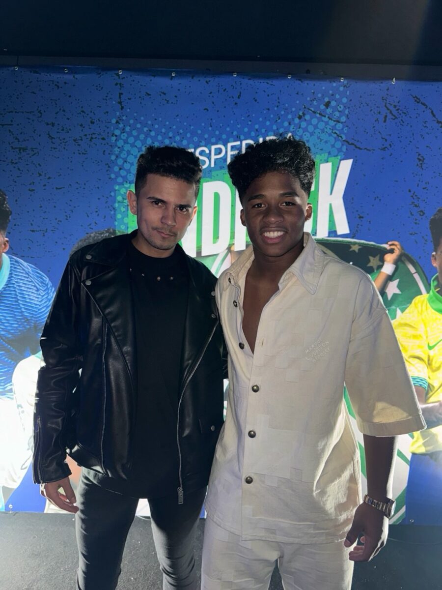 Acreano publica foto com Endrick e manda mensagem de apoio ao atacante