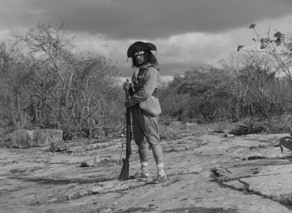 Deus e o Diabo na Terra do Sol (1964)