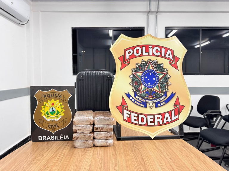PF prende homem em flagrante com 8 kg de skunk no interior do Acre