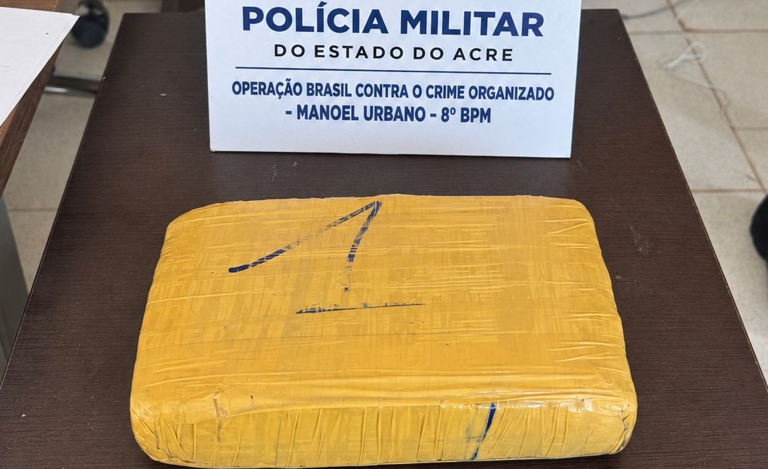 Suspeito foge da polícia e abandona motocicleta e droga na BR-364 Suspeito foge da polícia e abandona motocicleta e droga na BR-364