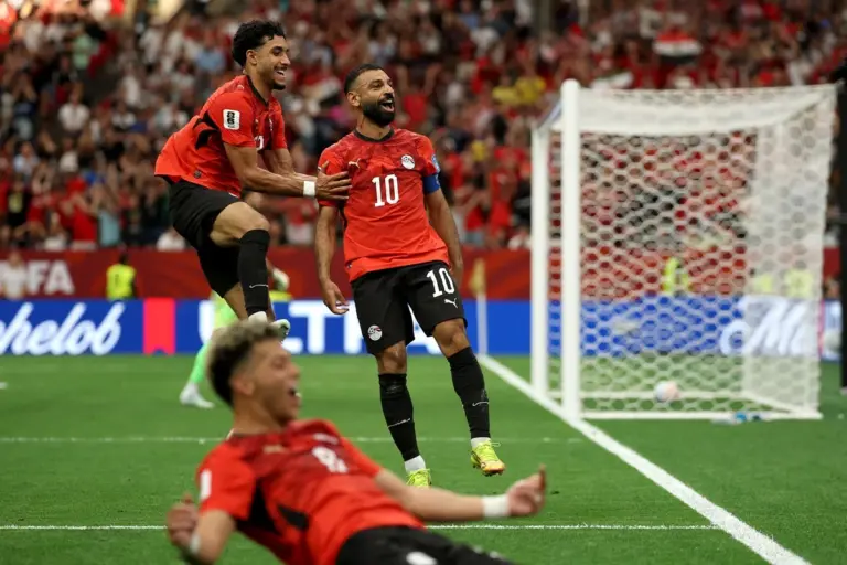 Egito comemora primeira vitória em Copas nas ruas de Vancouver
