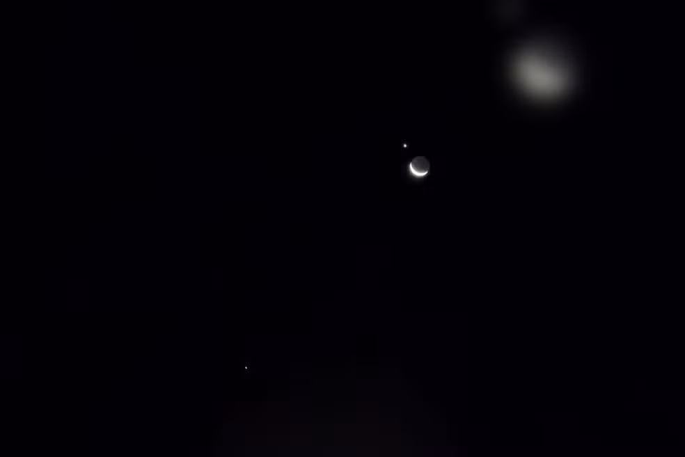 Veja as fotos do raro encontro entre Lua e três planetas no céu