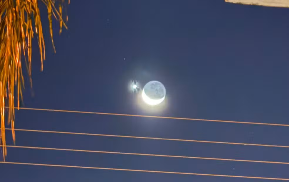 Veja as fotos do raro encontro entre Lua e três planetas no céu