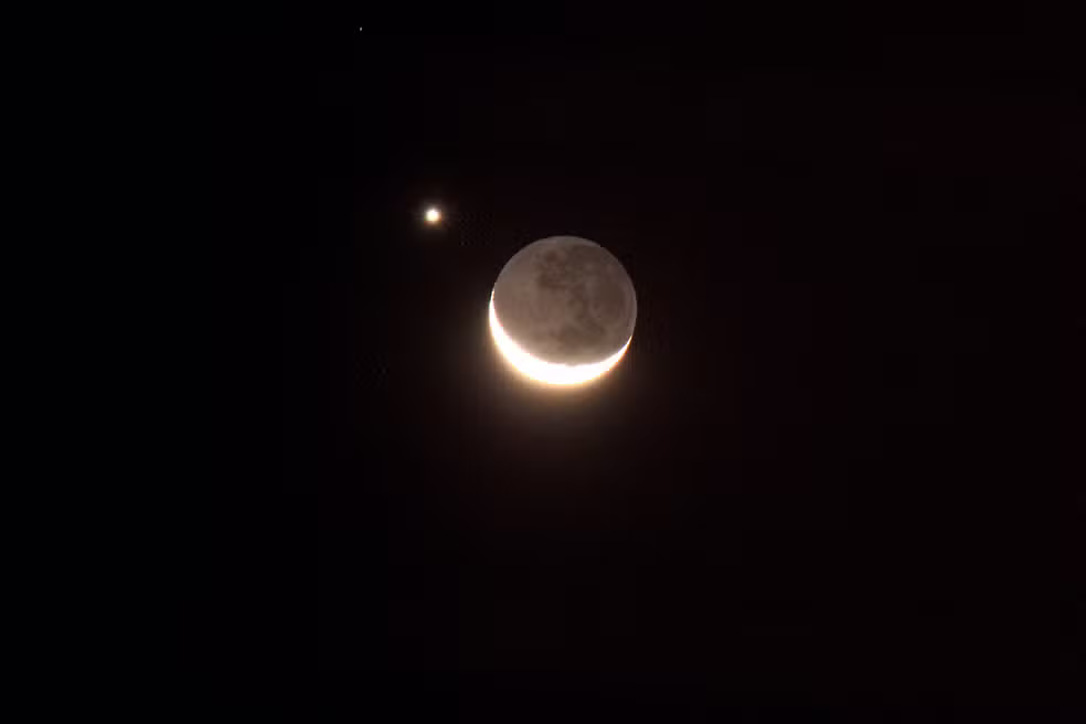 Veja as fotos do raro encontro entre Lua e três planetas no céu
