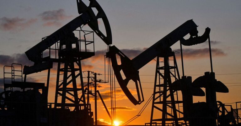 Petróleo fecha em alta após ataques entre EUA e Irã