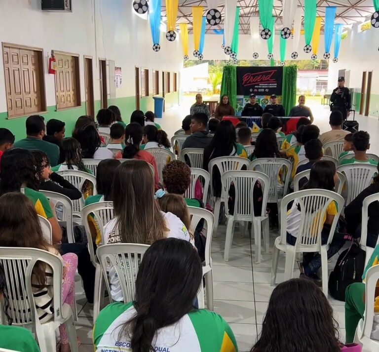 Polícia Militar forma turma do Proerd na escola Instituto Santa Juliana